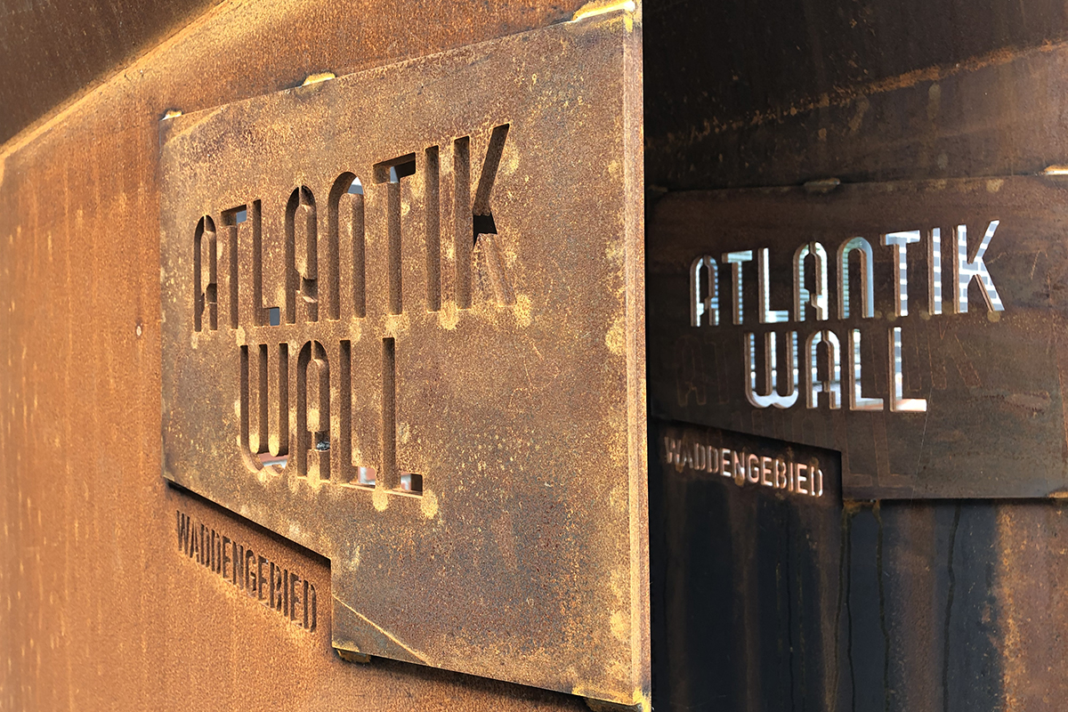 atlantikwall logo-cortenstaal-detail