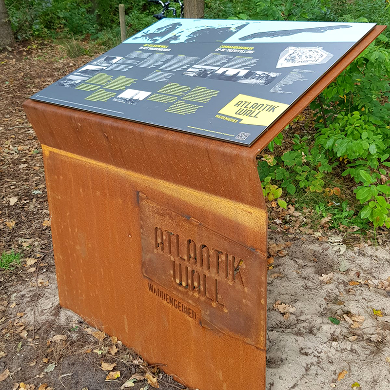 atlantikwall terschelling-bewegwijzering-zuil