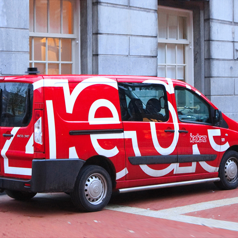 iederz huisstijl-voertuig-bus600